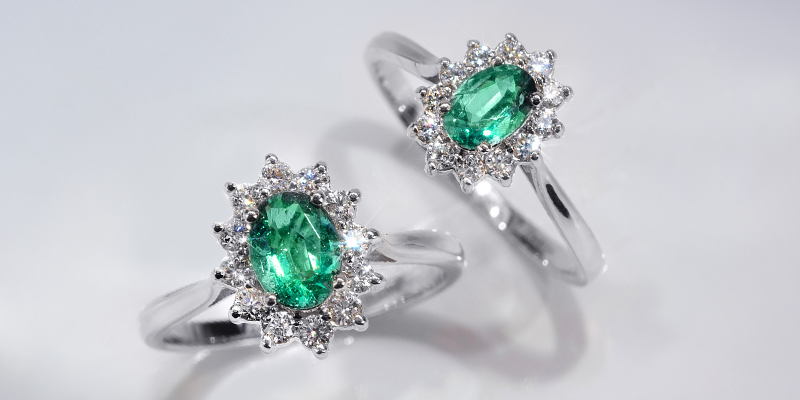 Srebrny pierścionek ze szmaragdem