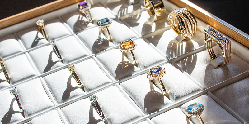 Pierścionek zaręczynowy dla mężczyzny