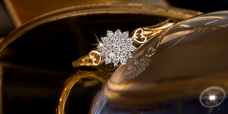 Pierścionek zaręczynowy z serduszkiem