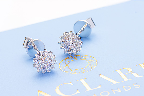 Biżuteria z diamentami – idealny prezent ślubny dla narzeczonej