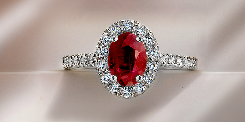 Srebrny pierścionek z rubinem