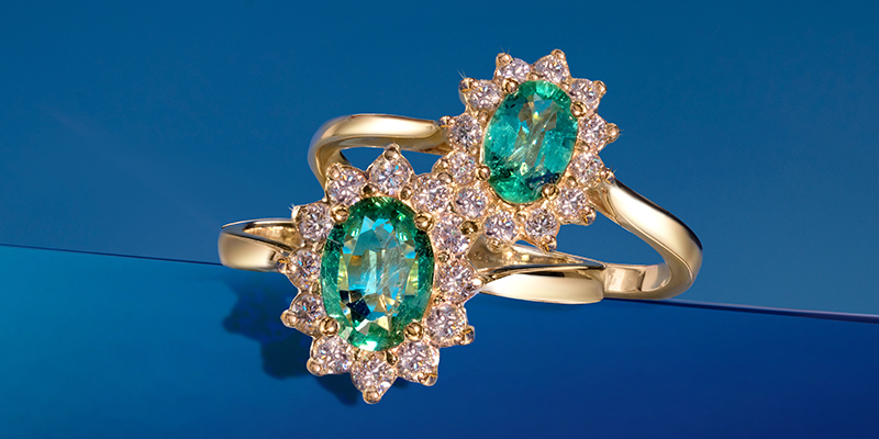 Złoty pierścionek ze szmaragdem