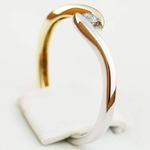 Pierścionek zaręczynowy Roso z brylantem z białego i żółtego złota P0414TB