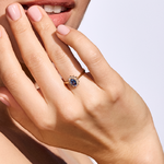 Pierścionek zaręczynowy z brylantami i szafirem Ventego z żółtego złota