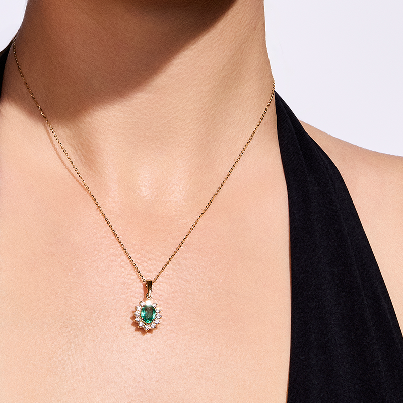 Zawieszka z diamentami i szmaragdem Ventego z żółtego złota 1,13ct