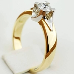 Pierścionek zaręczynowy Kartezja z diamentem z białego i żółtego złota P0091TB