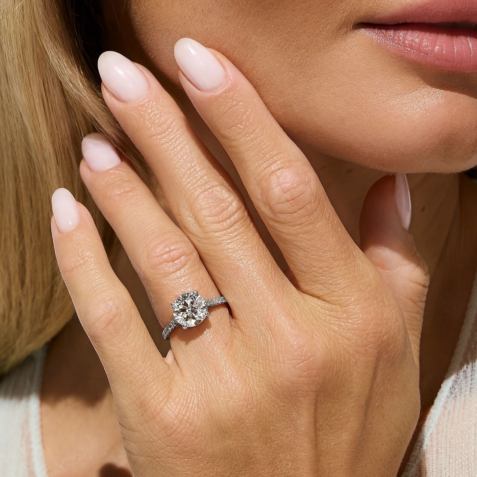 Pierścionek zaręczynowy z diamentami Kartezja z białego złota 3,28ct