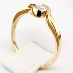 Pierścionek zaręczynowy Roso z diamentem z żółtego złota P0193ZB