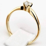 Pierścionek zaręczynowy Kartezja z diamentem z żółtego złota P0201ZB